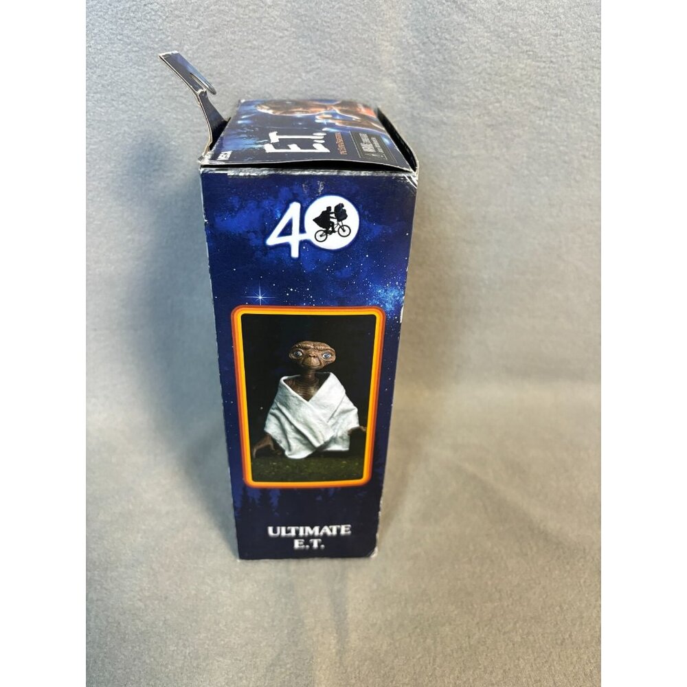 NECA - E.T. - 40th Anniversary E.T. Ultimate 7 Action Figure New With Box - Picture 7 of 8